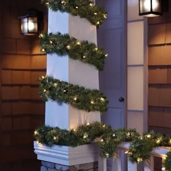 Philips 18ft Prelit Artificial Pine Garland (Clear Lights) - Picture 7 of 7